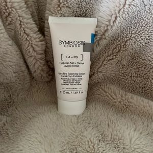 Symbiosis London Ultra Fine Balancing Sorbet Facial Cryo-Exfoliator.
